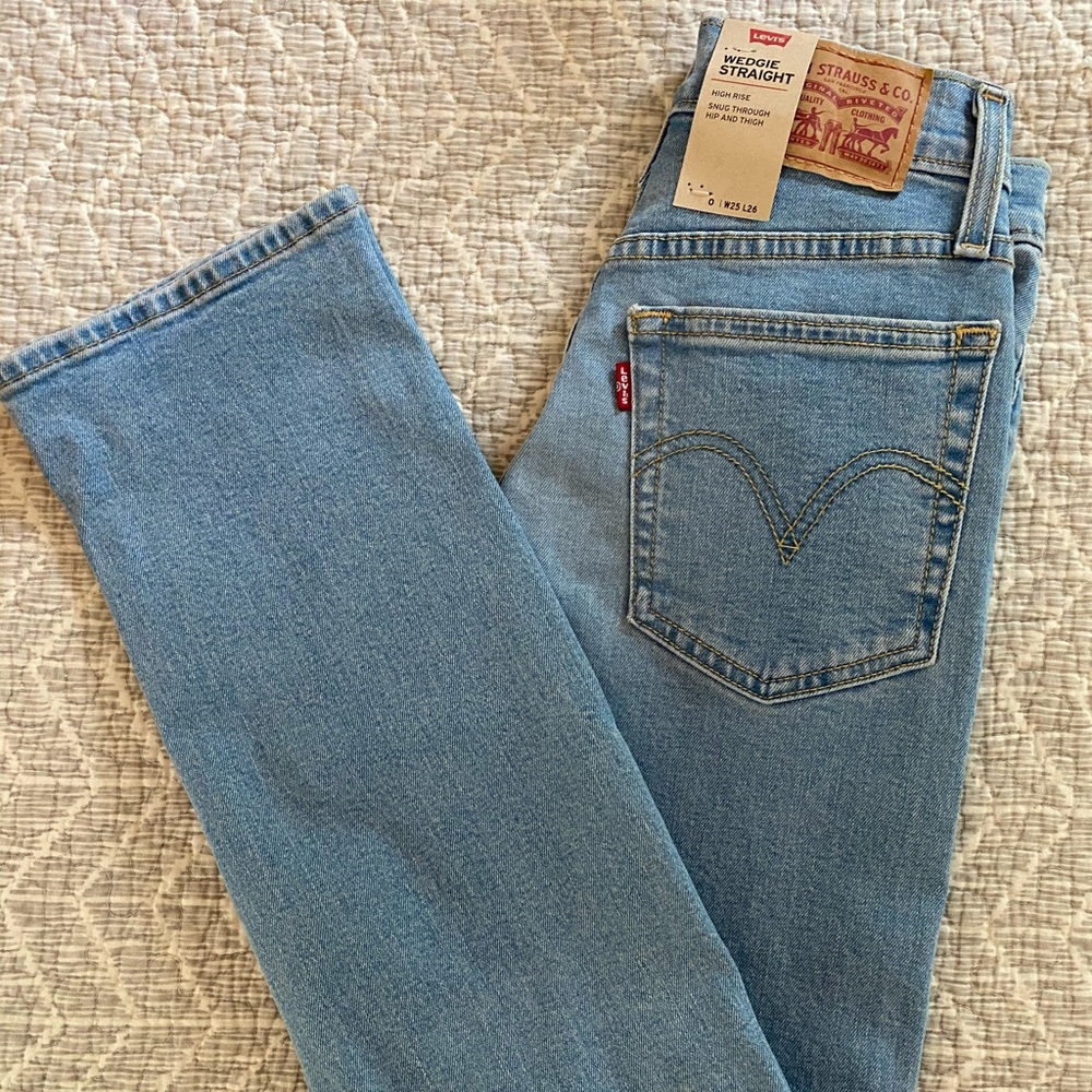Levis wedgie straight jeans light wash distressed